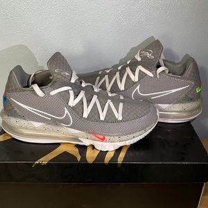 Nike Lebron XVII Low- Never worn